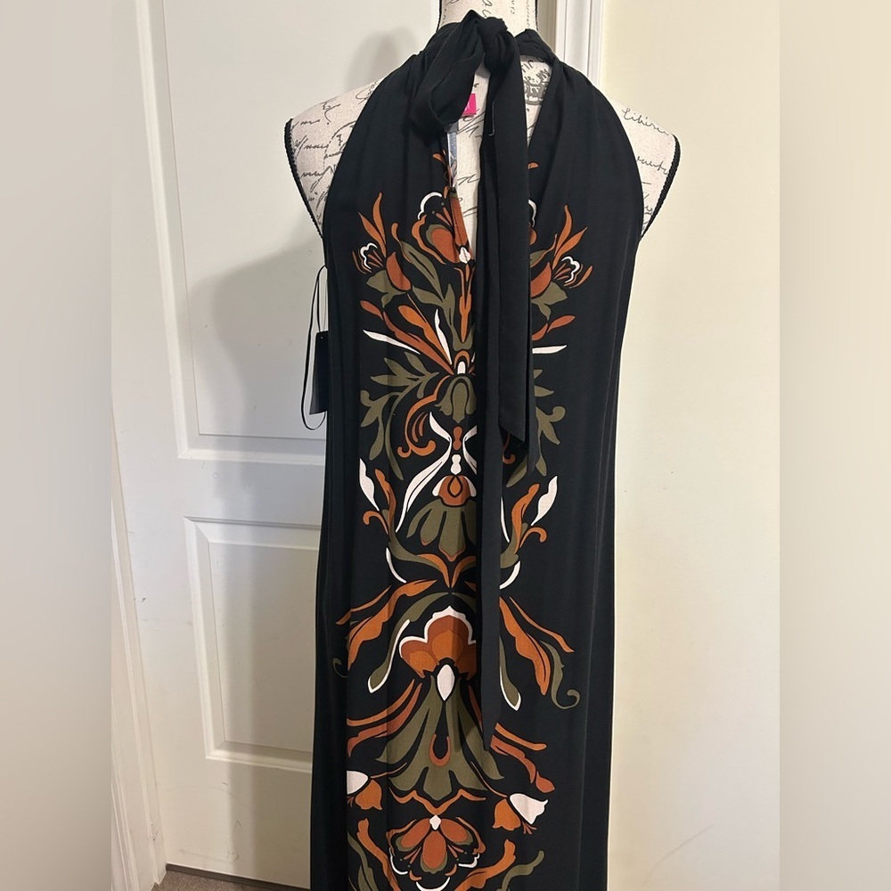 Vince Camuto: Elegant Black Floral Maxi Dress - Picture 5 of 6